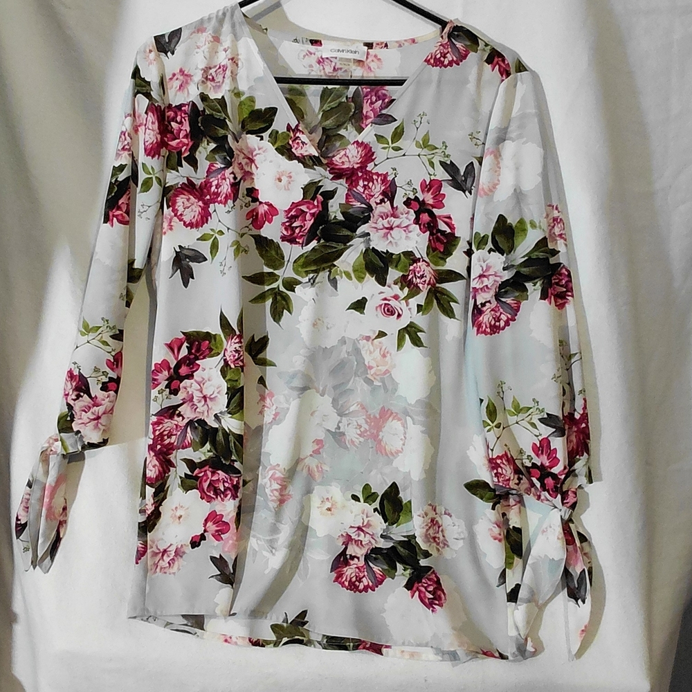 Calvin Klein Collection Floral V-Neck Blouse